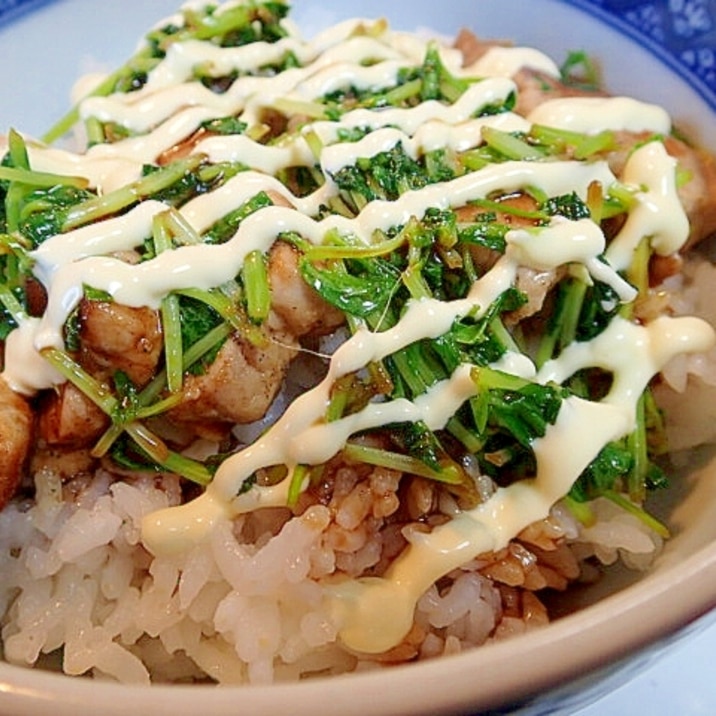 豚肉と豆苗のソースマヨ丼♪